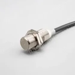 M18 Shield Inductive proximity switch E2E-X7D1-N-Z 2M